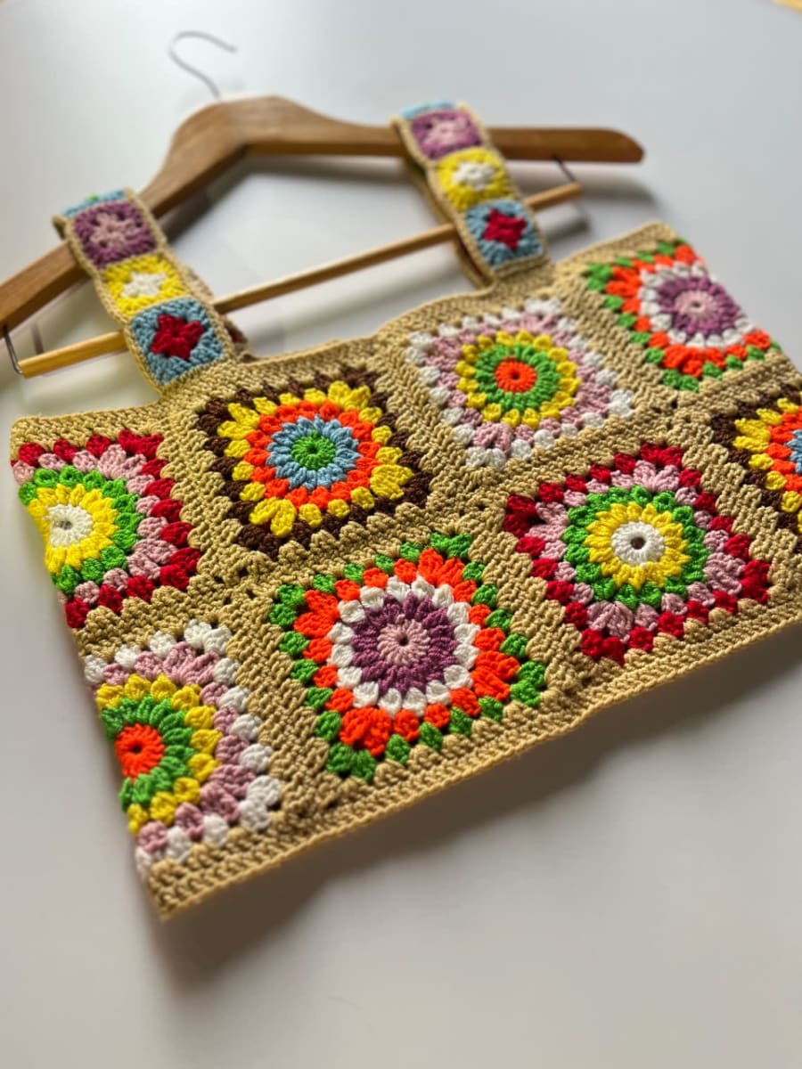 Top en granny square 2