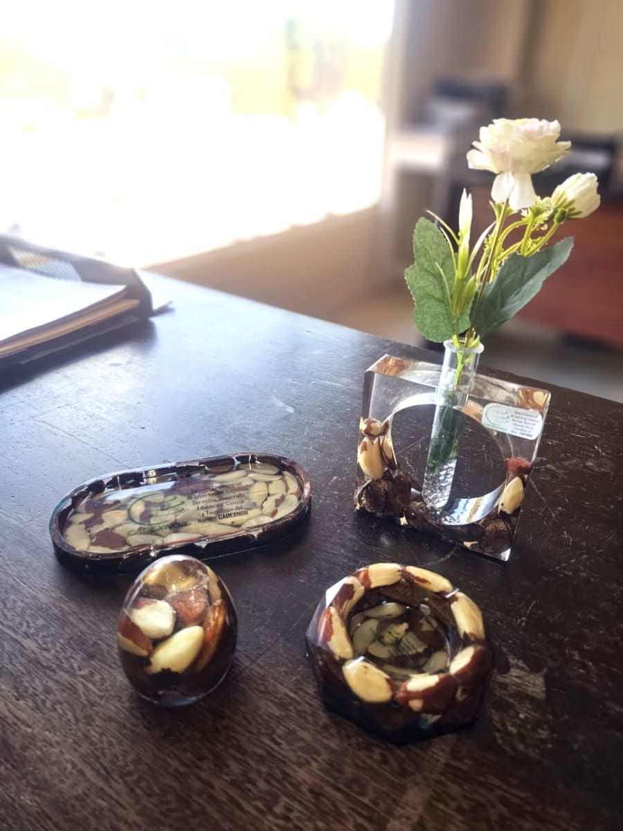 Florero de resina y almendra 2