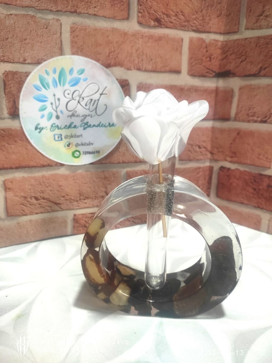 Florero de resina y almendra 5