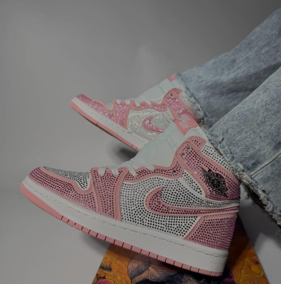 Nike air Jordan 1 High OG Custom personalizada con pedrería 3