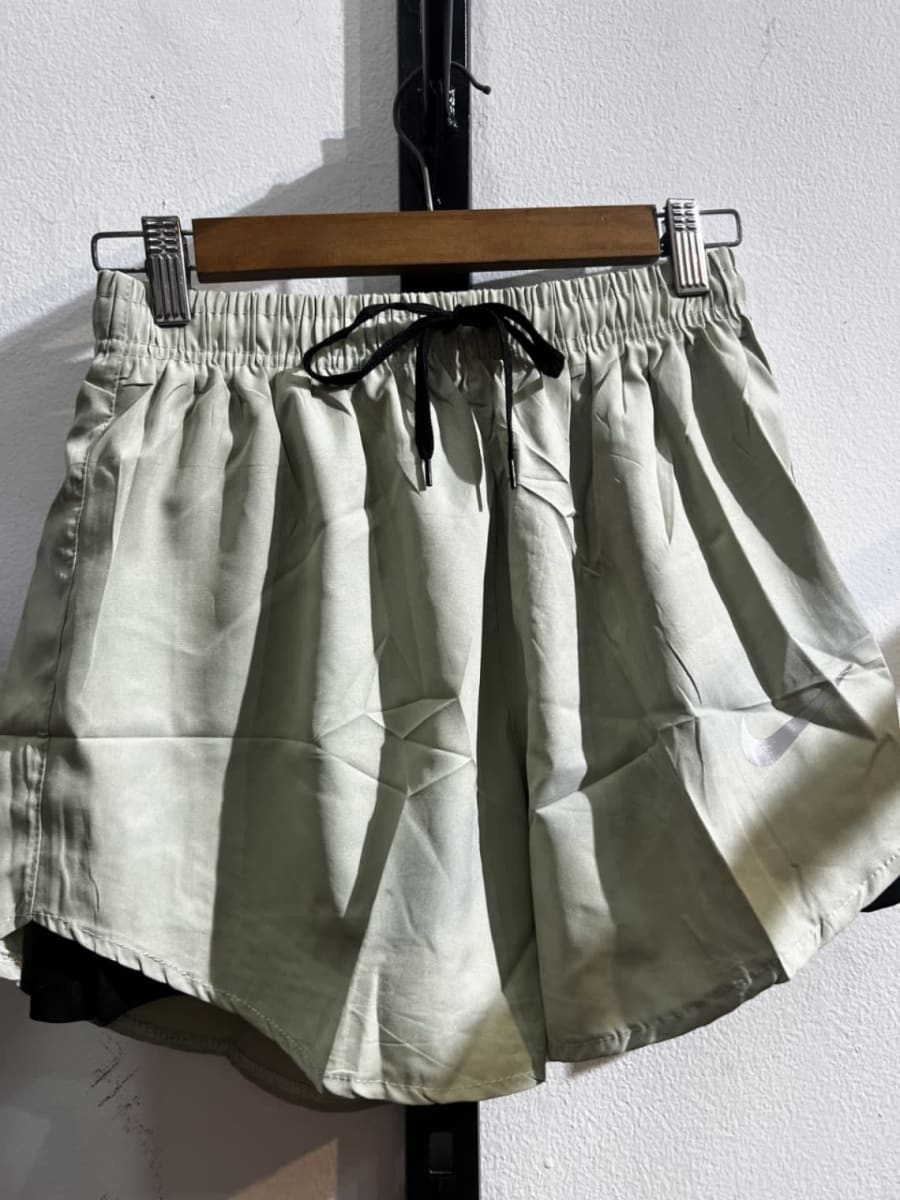 PANTALONETA NIKE DAMA CON LICRA 1