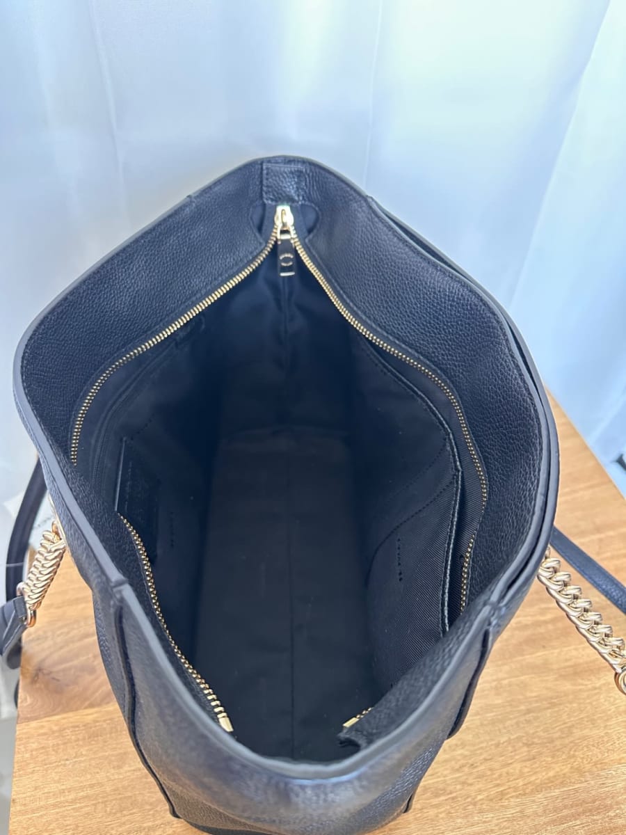 Turnlock chain Tote 27 5