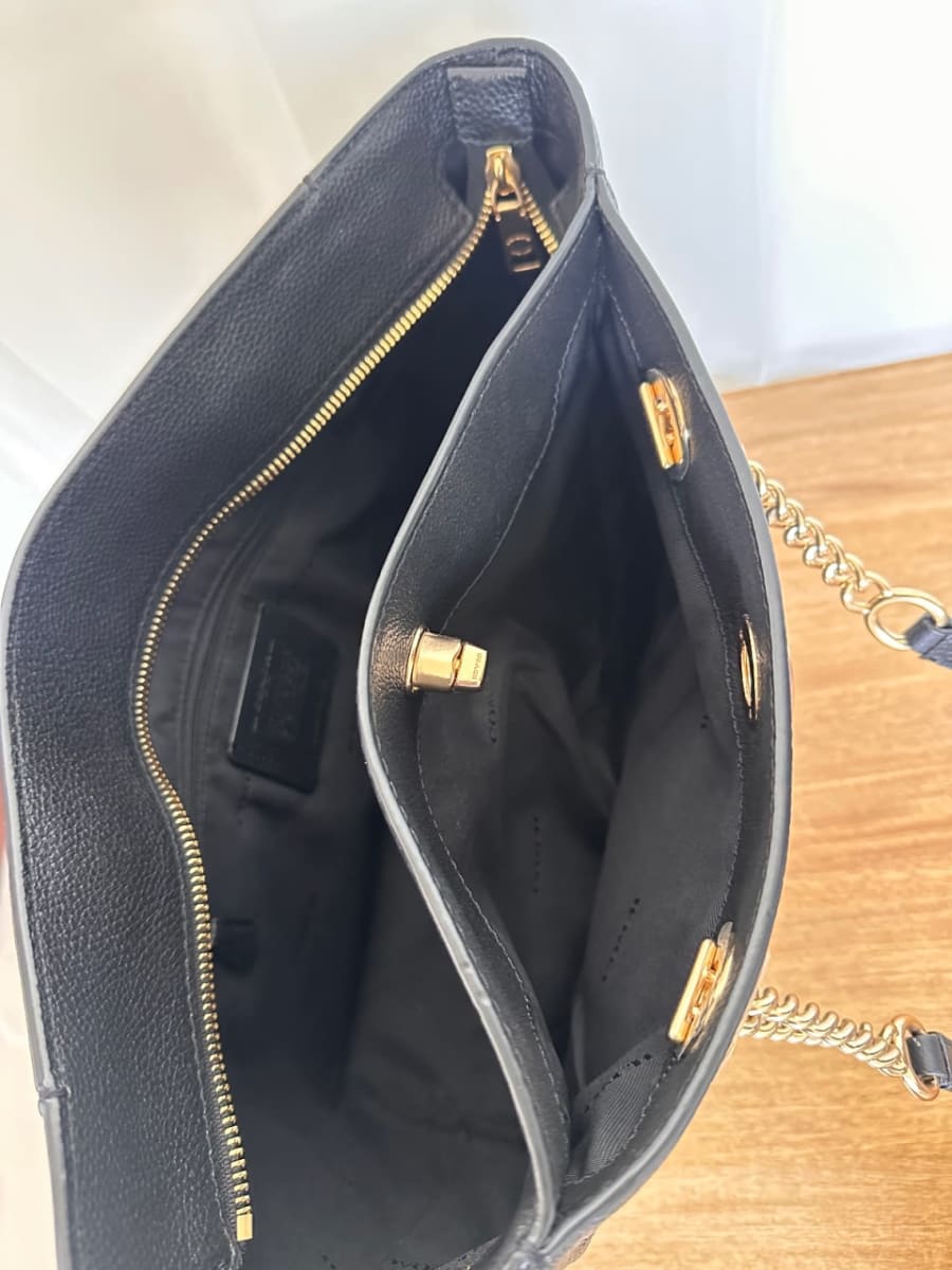 Turnlock chain Tote 27 6