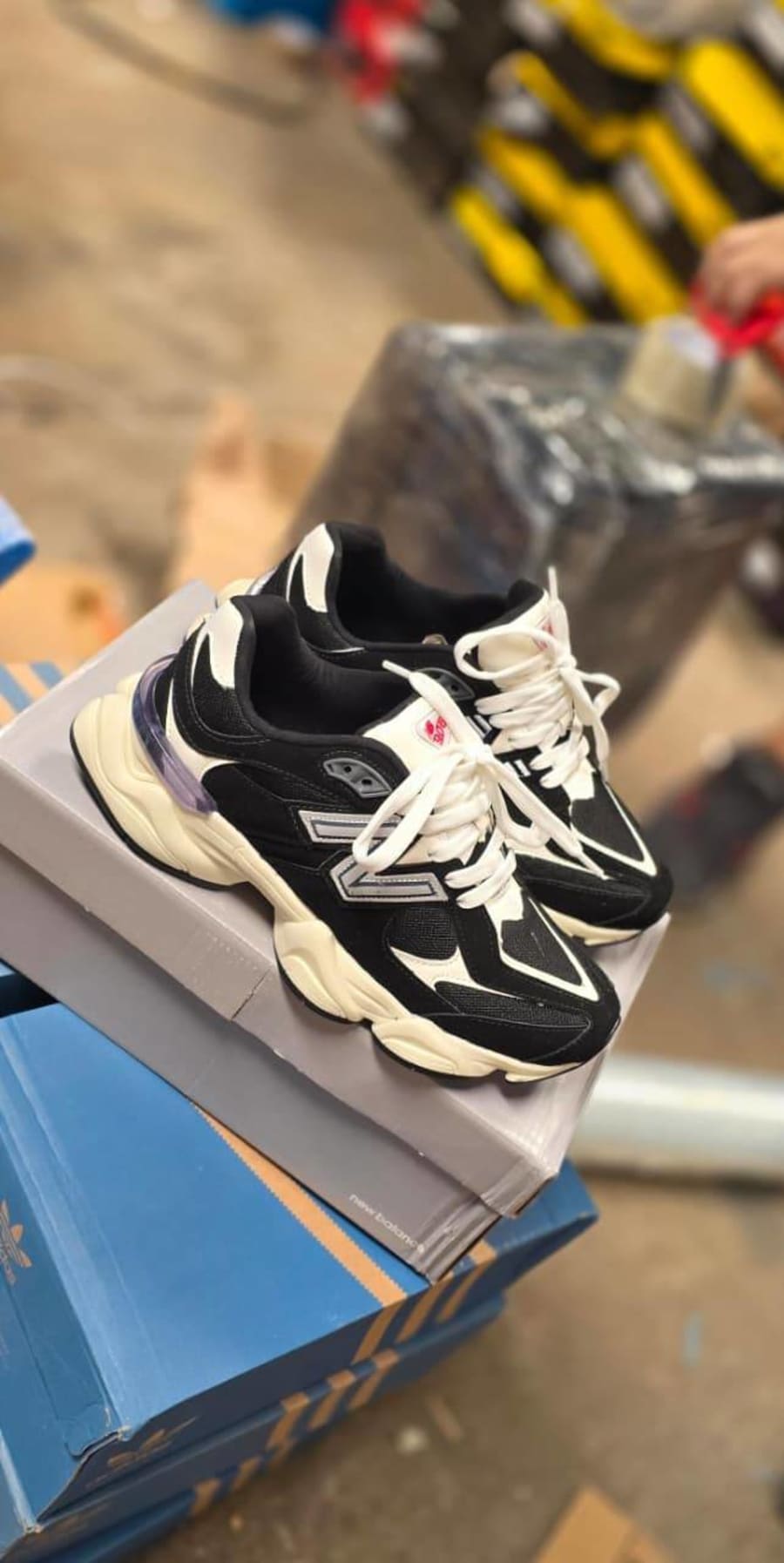 New Balance 9060 negras 1