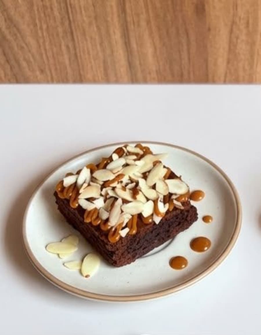 Brownie saludable con Arequipe sin Azúcar y Almendras 1