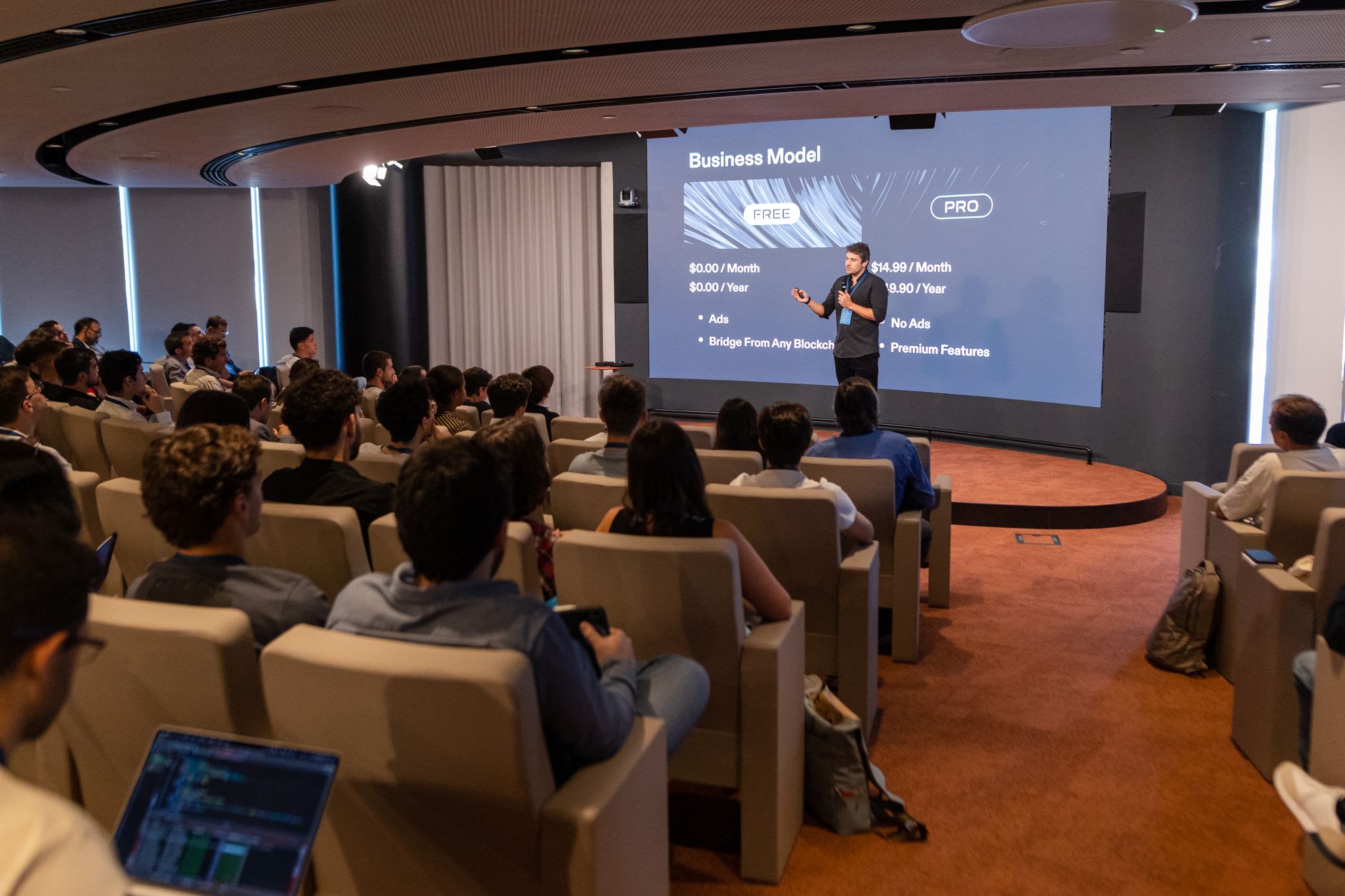 Pitching Thirdfy on the Unicorn Day in Lisbon