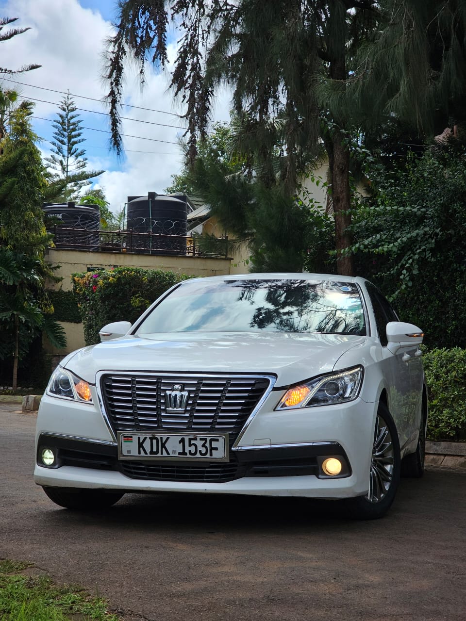 Toyota Crown (White)