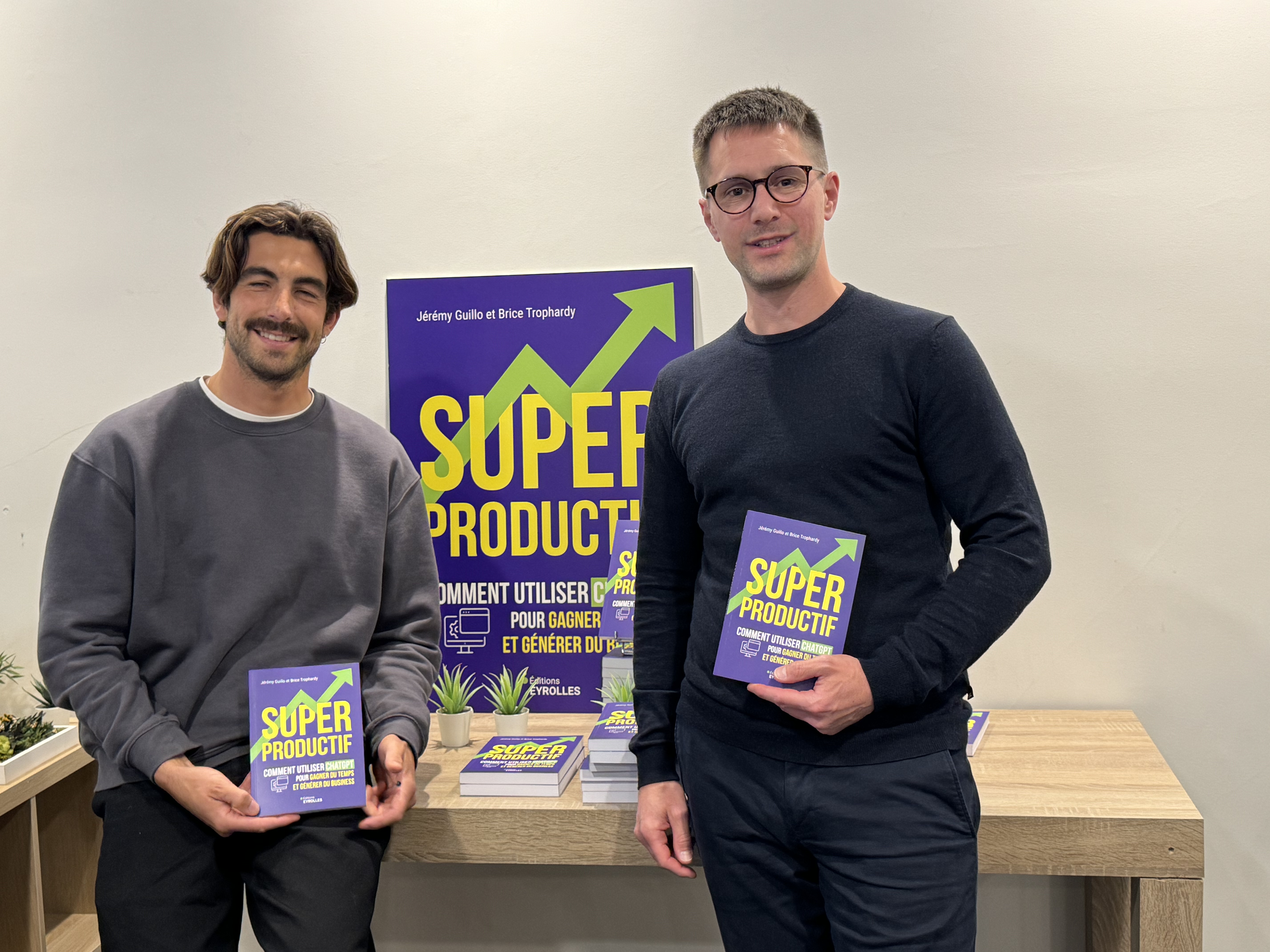 Notre livre Superproductif avec ChatGPT, publié aux éditions Eyrolles, en librairie