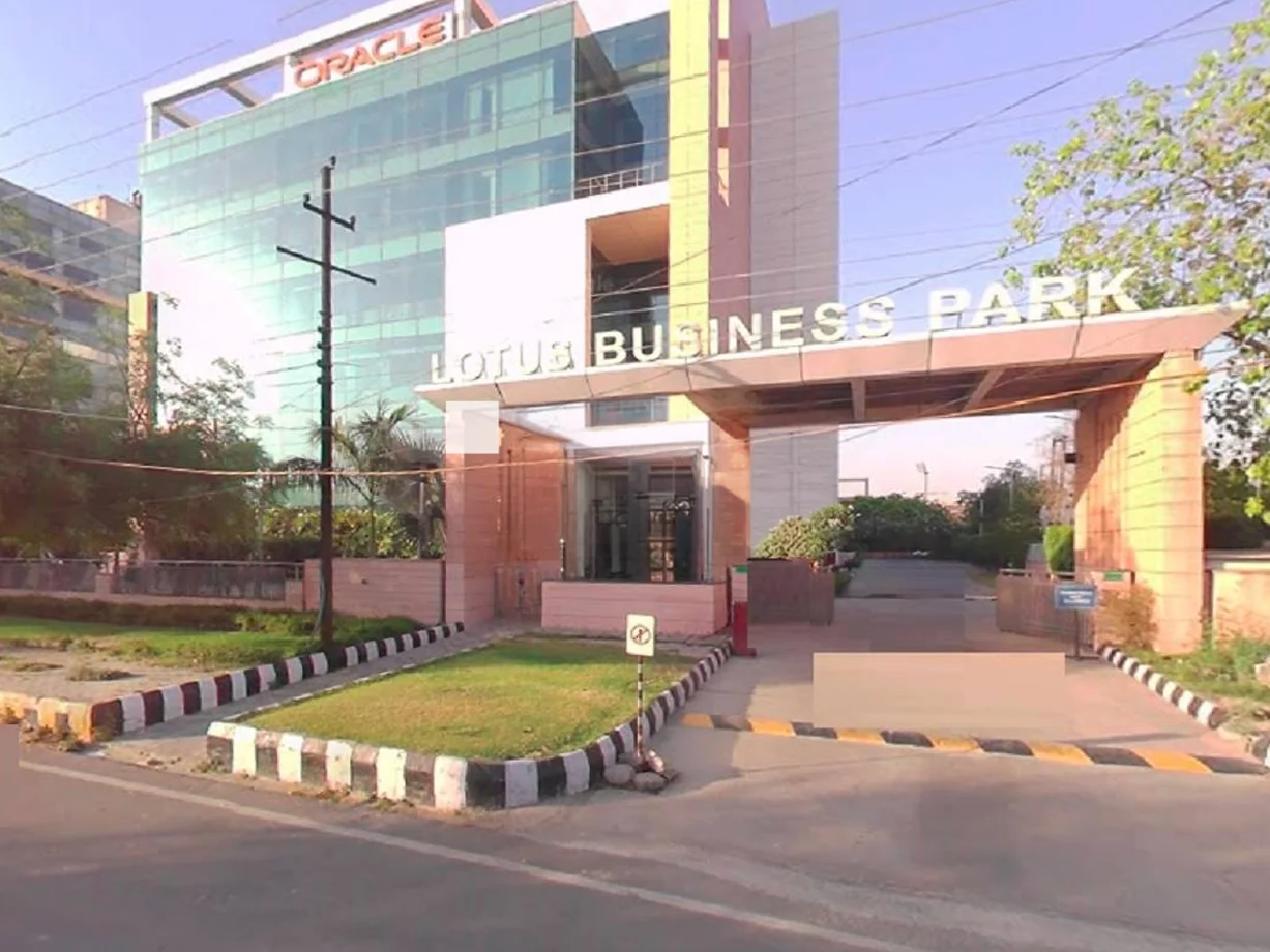 Louts Business park - Photograph 1
