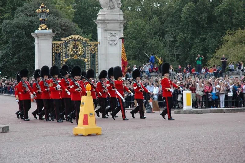 Changing of the Guard Buckingham Palace London — the full ceremony with regimental band
