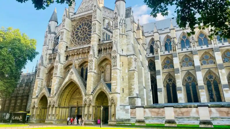 Westminster Abbey exterior London — the final stop on the Westminster self-guided walking route