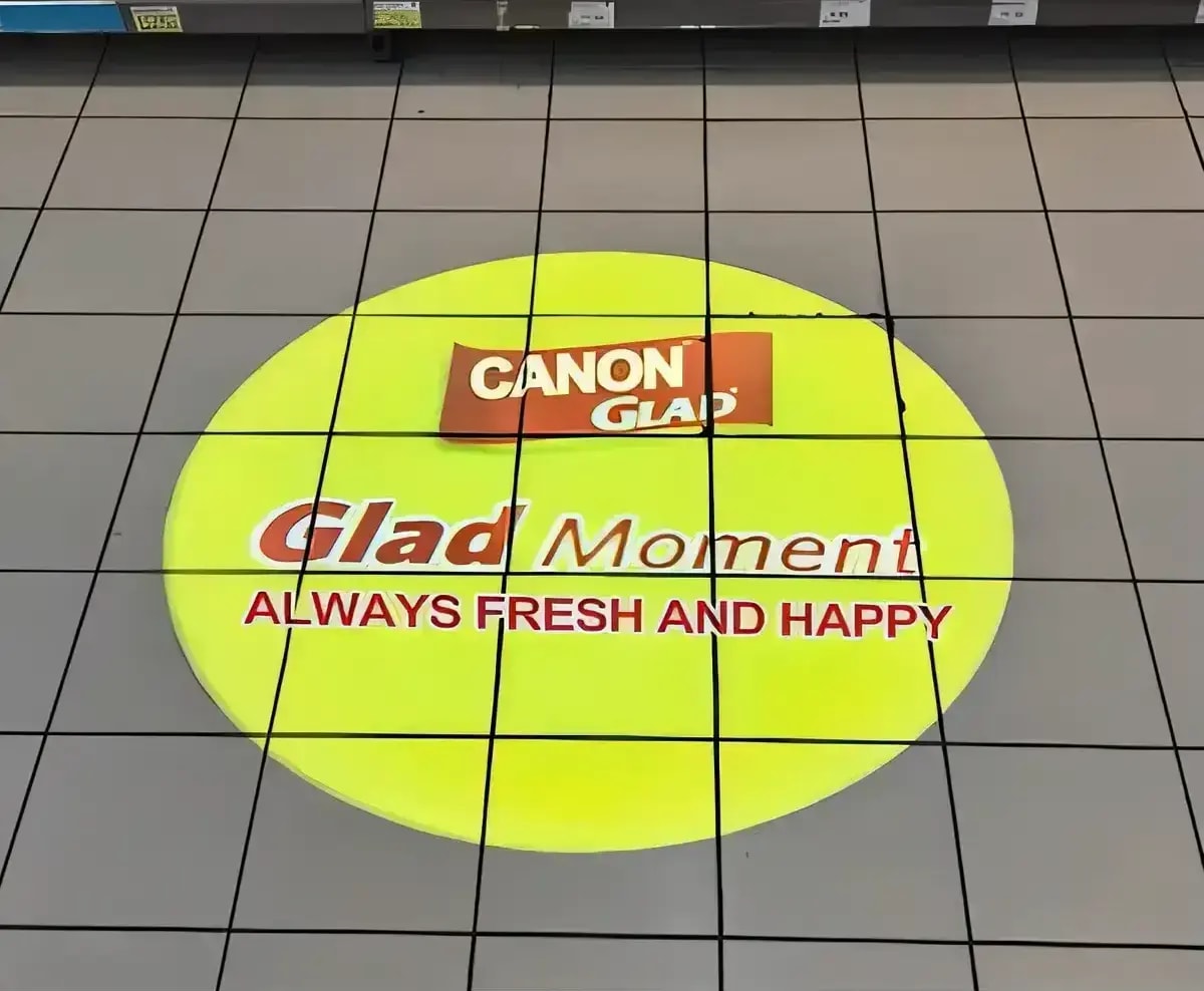 Real storefront projections in action — Infinity Projectors