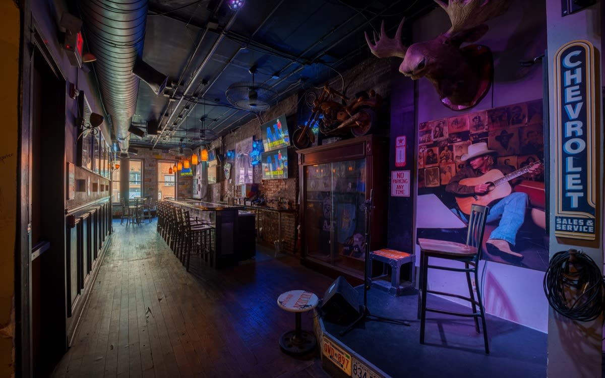 Real hospitality projections in action — Infinity Projectors
