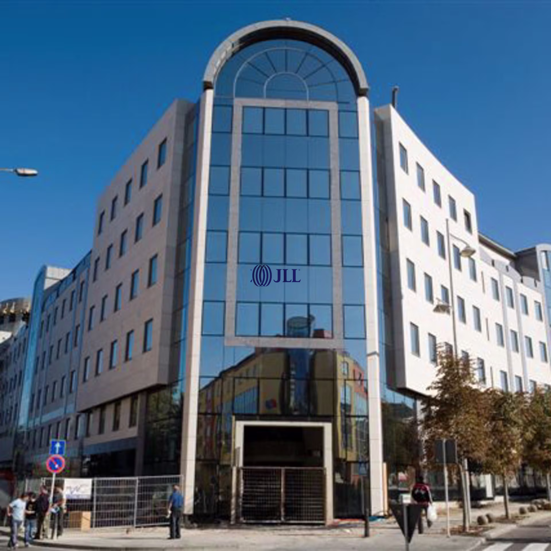 Avenue Charles de Gaulle 2-8