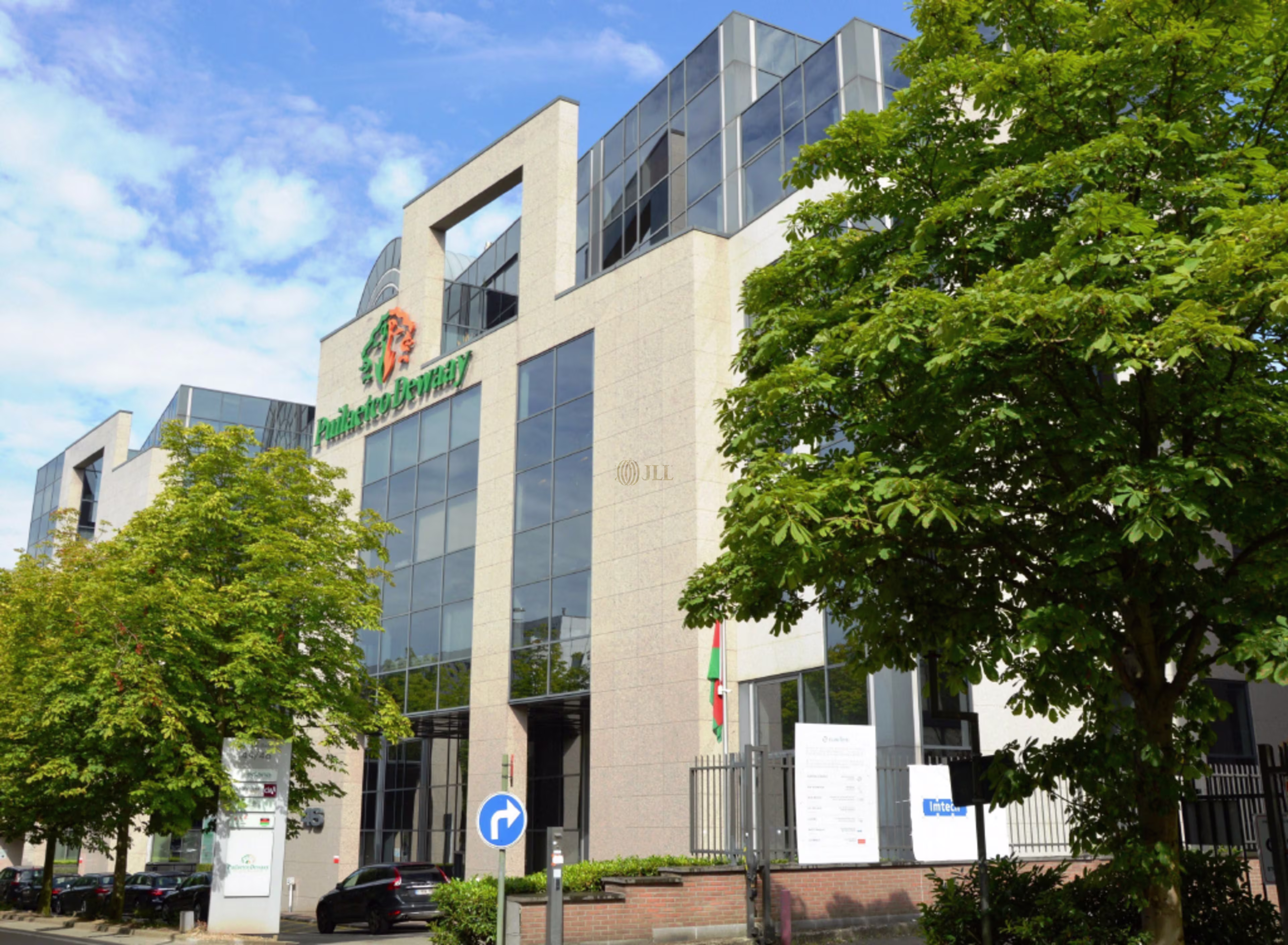 Herrmann-Debrouxlaan 44-46