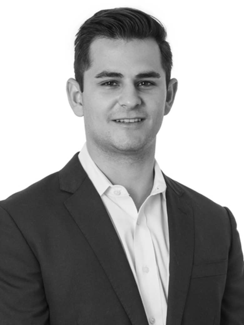 Portrait of Michael Manas, Senior Director, Capital Markets at JLL in Menlo Park