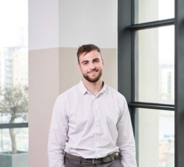 Portrait of Arlot Manning, Flex Advisor at JLL in London