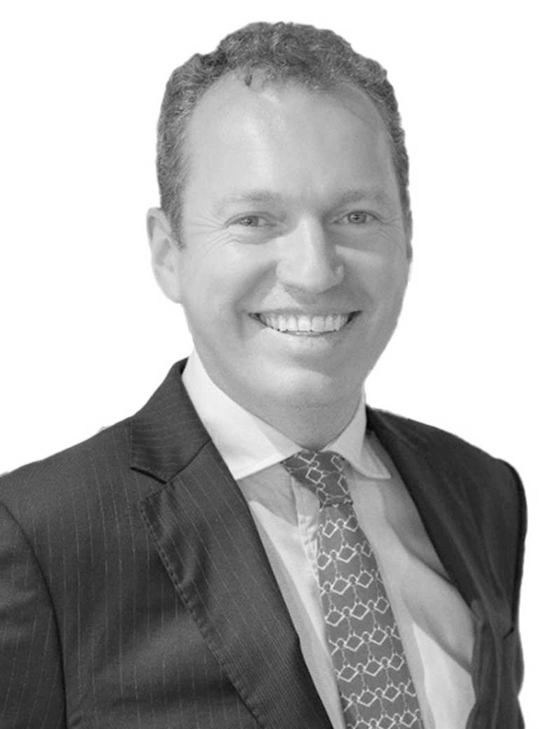Portrait of Elliott Hawkins, Senior Director, Regional Leasing IPS, Asia Pacific at JLL in Singapore