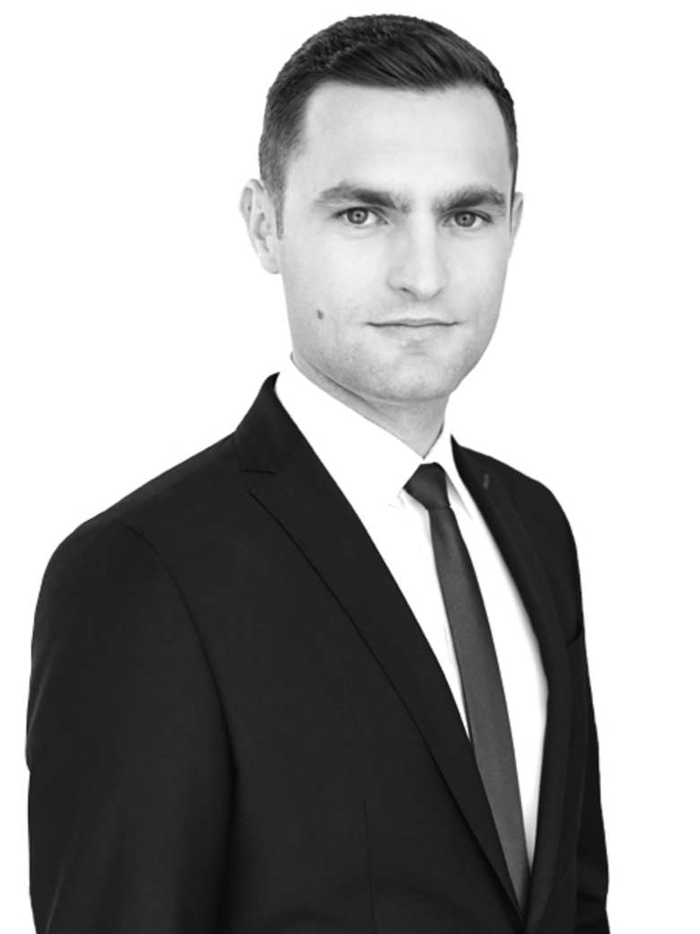 Portrait of Mateusz Iłowiecki, Director, Industrial Agency at JLL in Warsaw