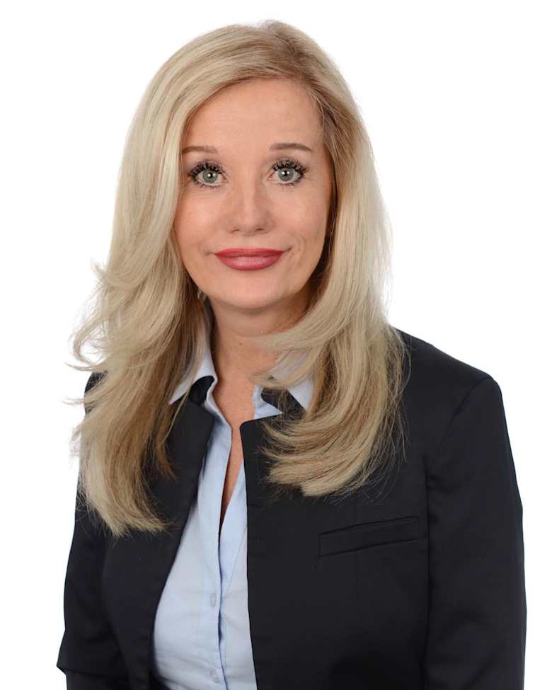 Portrait of Bettina Meckel, Lead Director Asset Management Services at JLL in Düsseldorf