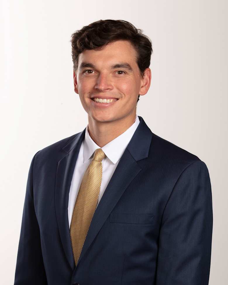 Portrait of Carter Wroblewski, Director, Capital Markets at JLL in Washington, D.C.