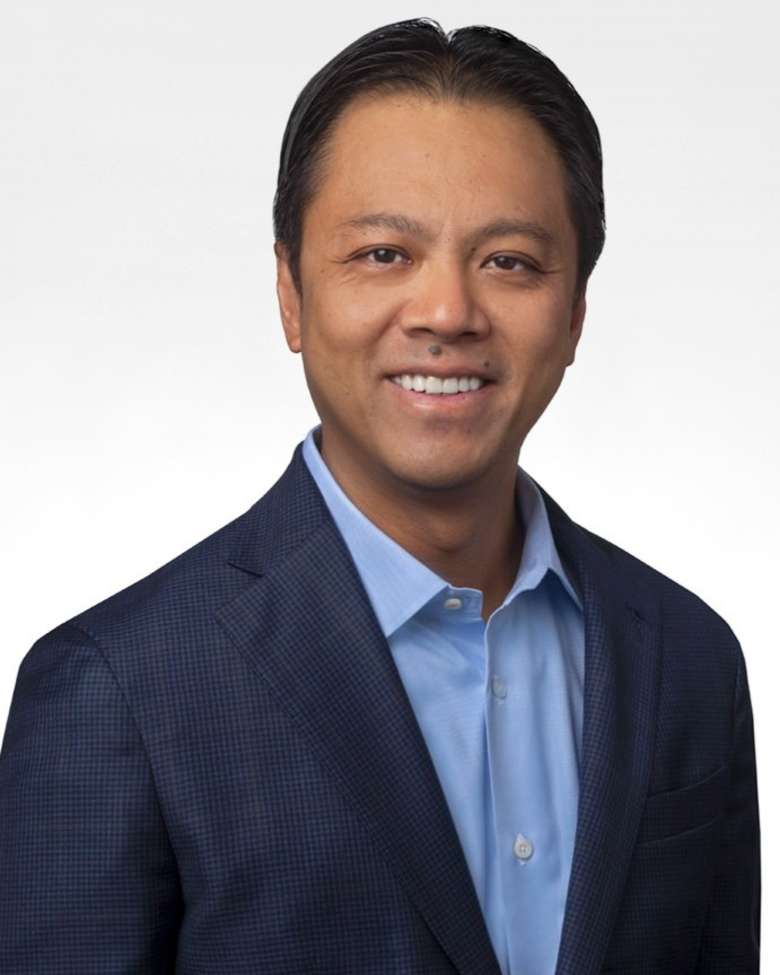 Portrait of Alan Tse, Chief Legal Officer and Corporate Secretary at JLL in Chicago