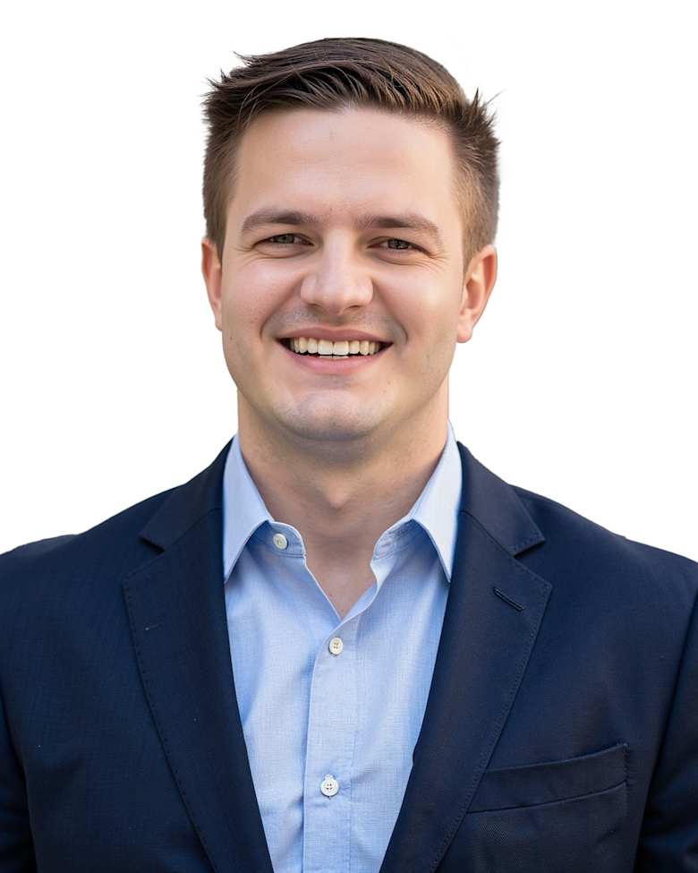 Portrait of Ryan Robertson, Senior Director, Capital Markets at JLL in Morristown