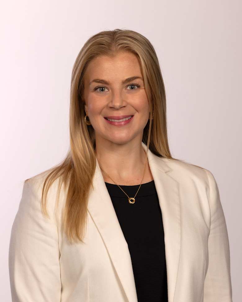 Portrait of Jillian Grzywacz, Senior Director, Capital Markets at JLL in Washington, D.C.