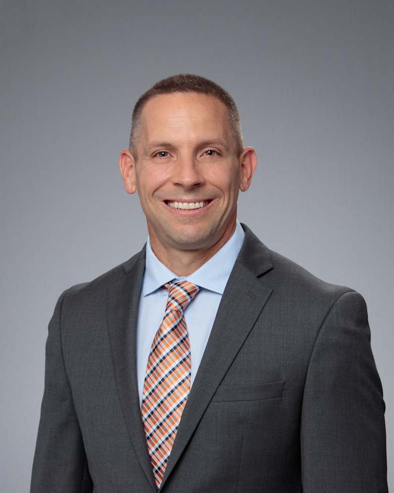 Portrait of Aaron De Collibus, MAI, CCIM, AI-GRS, Executive Director, West Coast Multi-Housing Valuation Team Lead at JLL in Seattle
