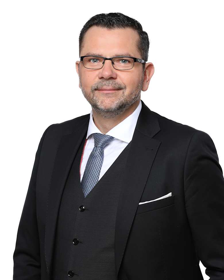 Portrait of Michael Siebert, Senior Director Retail Investment at JLL in Leipzig