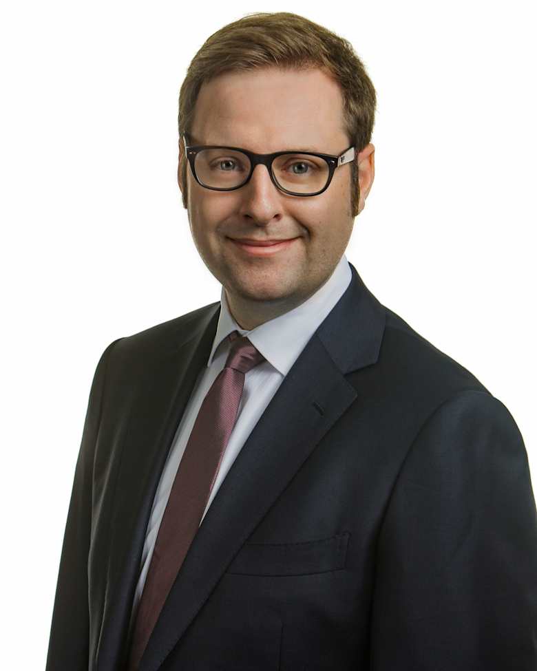 Portrait of Peter Lausmann, Team Leader Corporate Communications Germany at JLL in Frankfurt