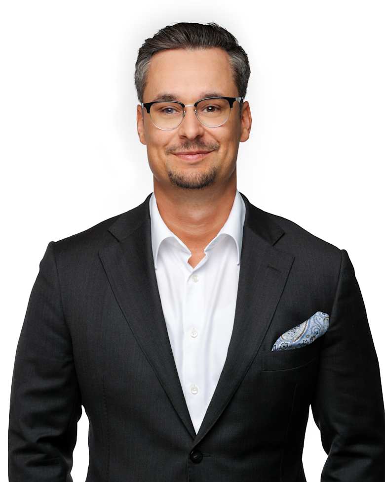 Portrait of Philipp Reitzenstein, Team Leader Industrial & Logistics Agency Region West at JLL in Düsseldorf