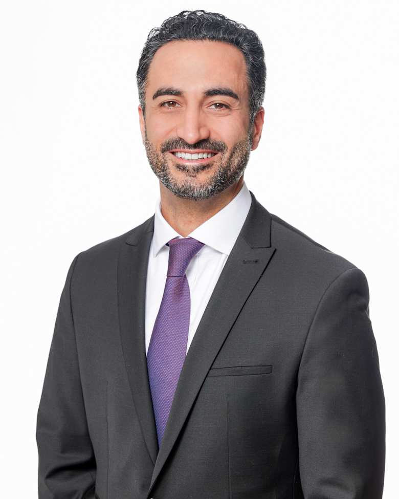 Portrait of Suat Kurt, Senior Team Leader Office Leasing, Regional Manager Frankfurt at JLL in Frankfurt