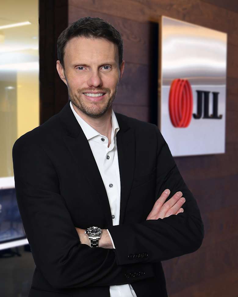 Portrait of Erik Westedt, Managing Director at JLL in Los Angeles