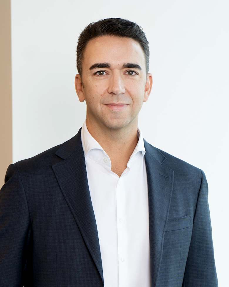 Portrait of Oliver Alves, Executive Vice President, Brokerage Leasing at JLL in Toronto