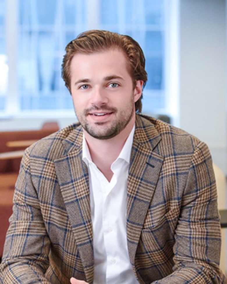 Portrait of Clayton Ross, Director, Capital Markets at JLL in New York
