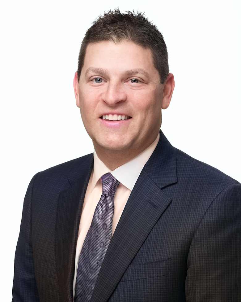 Portrait of Jordan Robbins, Senior Managing Director, Capital Markets at JLL in Denver