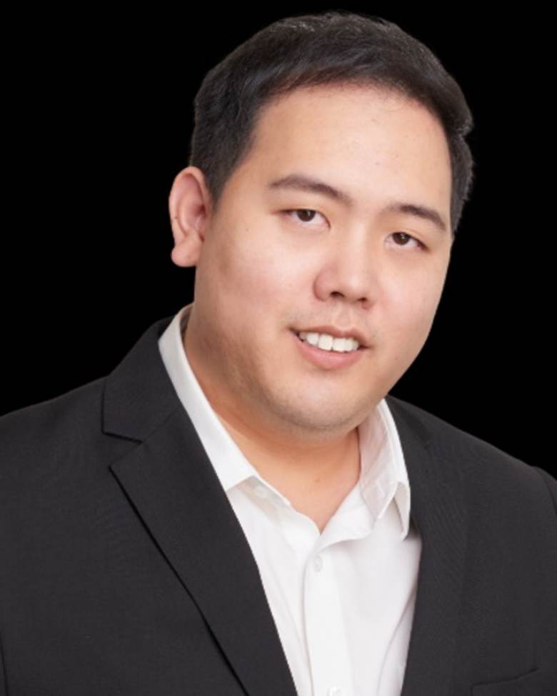 Portrait of Sanpeth Panjapornkul, Director, Capital Markets at JLL in Bangkok