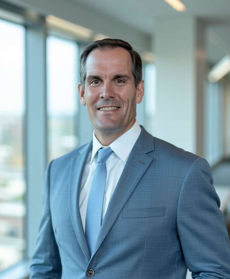 Portrait of Lee McKenna, Managing Director at JLL in San Antonio