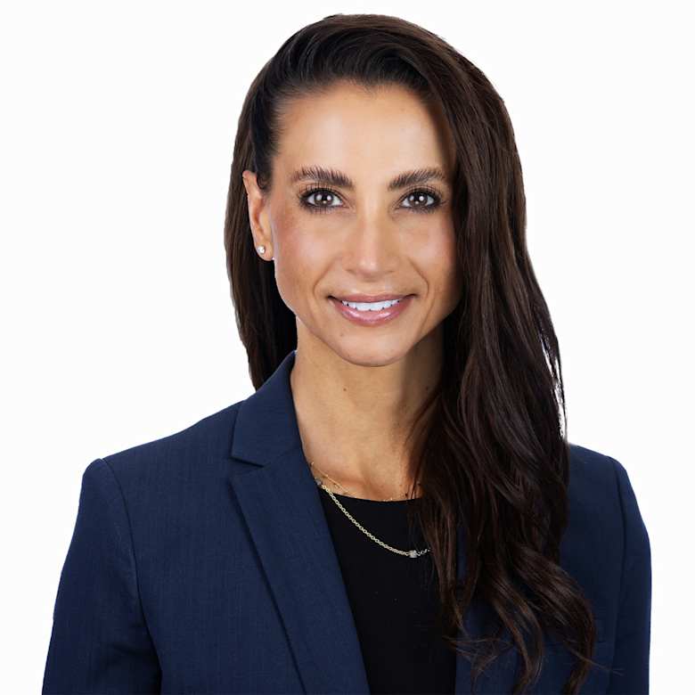 Portrait of Hilary Barnett, Senior Director, Capital Markets at JLL in Denver