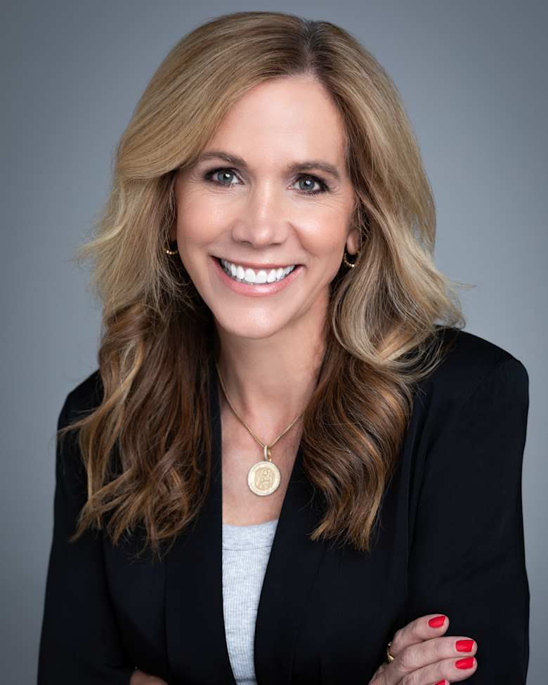 Portrait of Mari Lederman, Executive Vice President at JLL in Phoenix