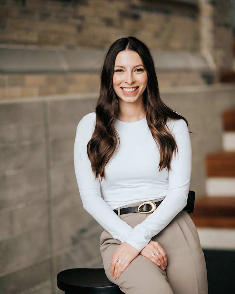 Portrait of Alexandra Smith, Transaction Manager at JLL in Southwestern Ontario