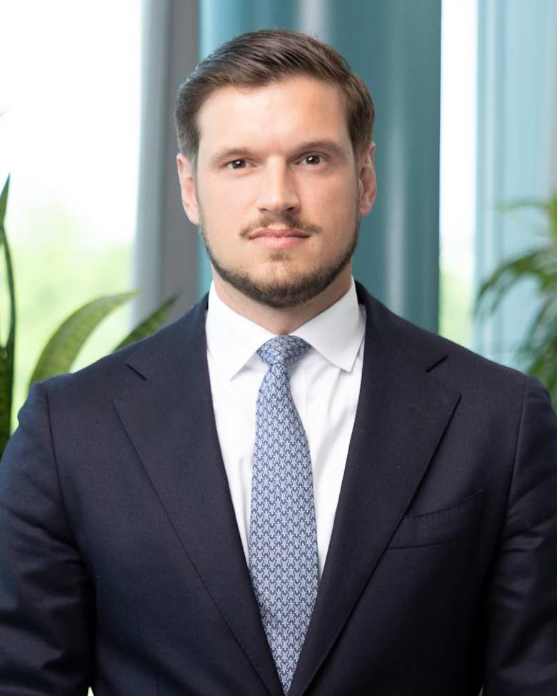 Portrait of Richard Steimel, Senior Team Leader Office Leasing at JLL in Düsseldorf