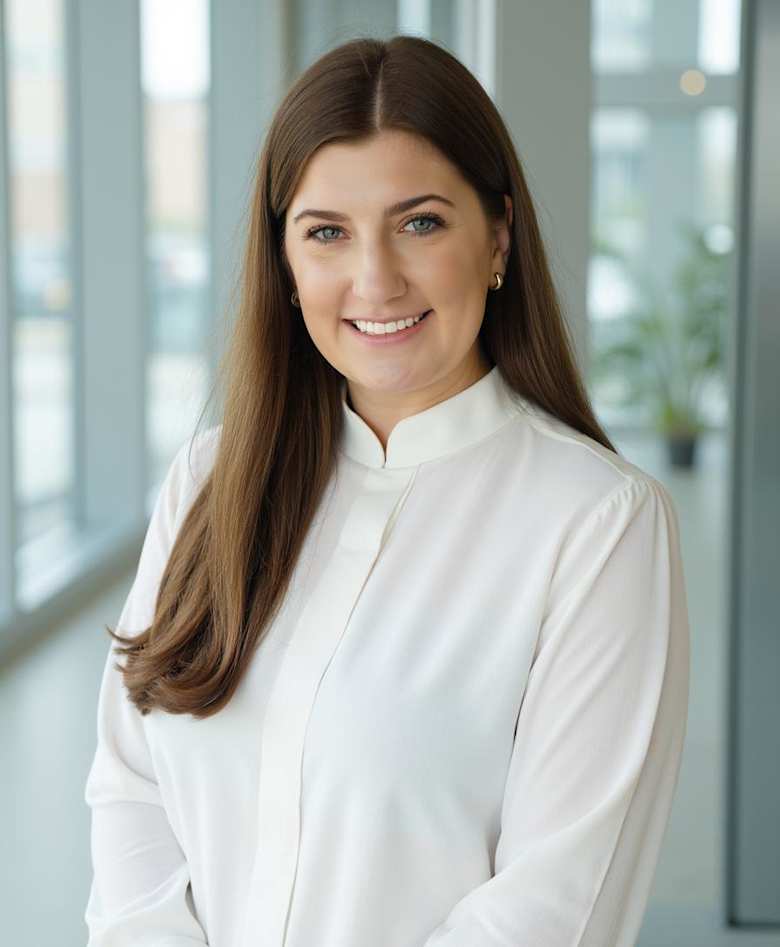 Portrait of Madison Hornisher, Senior Vice President at JLL in Fort Worth