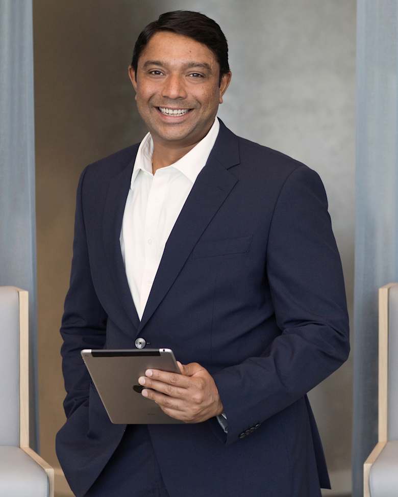 Portrait of Vishwa Karthik, Senior Director, Strategic Consulting at JLL in Dubai