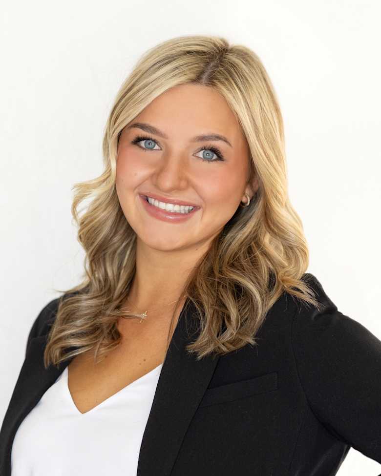 Portrait of Katie White, Associate at JLL in Phoenix