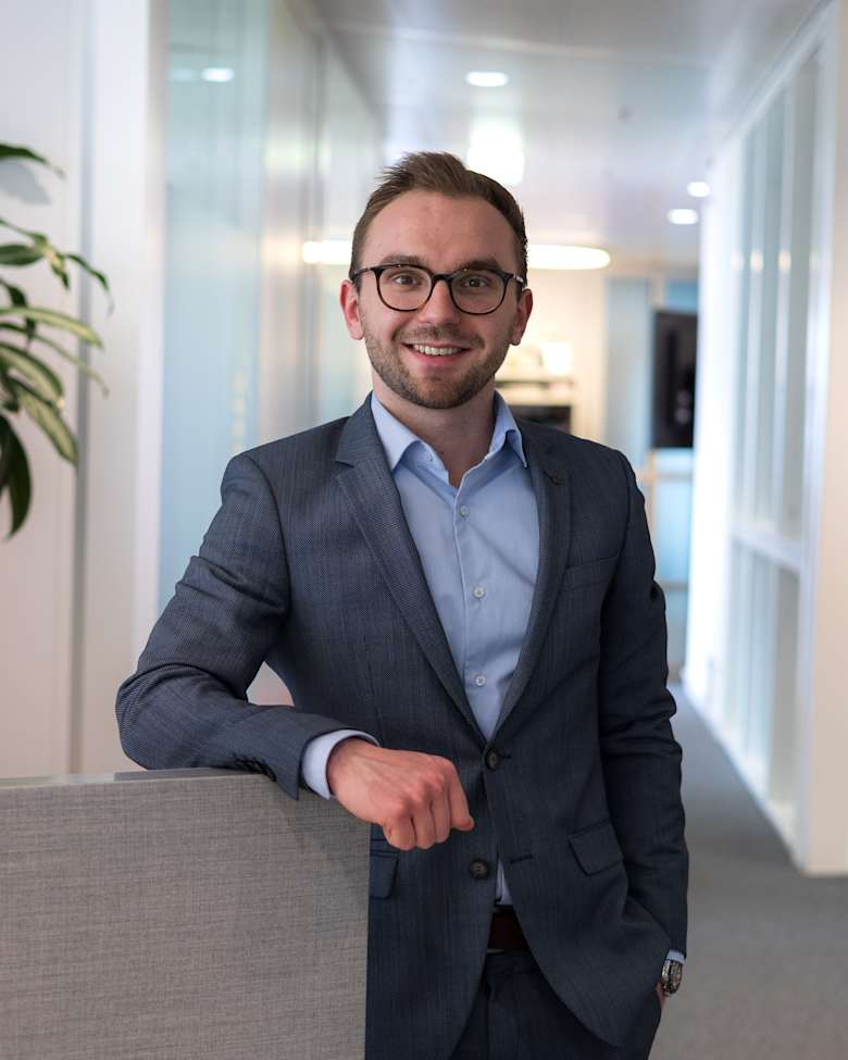 Portrait of Dennis Kleijne, Consultant - Leasing Advisory Industrial & Logistics at JLL in Eindhoven