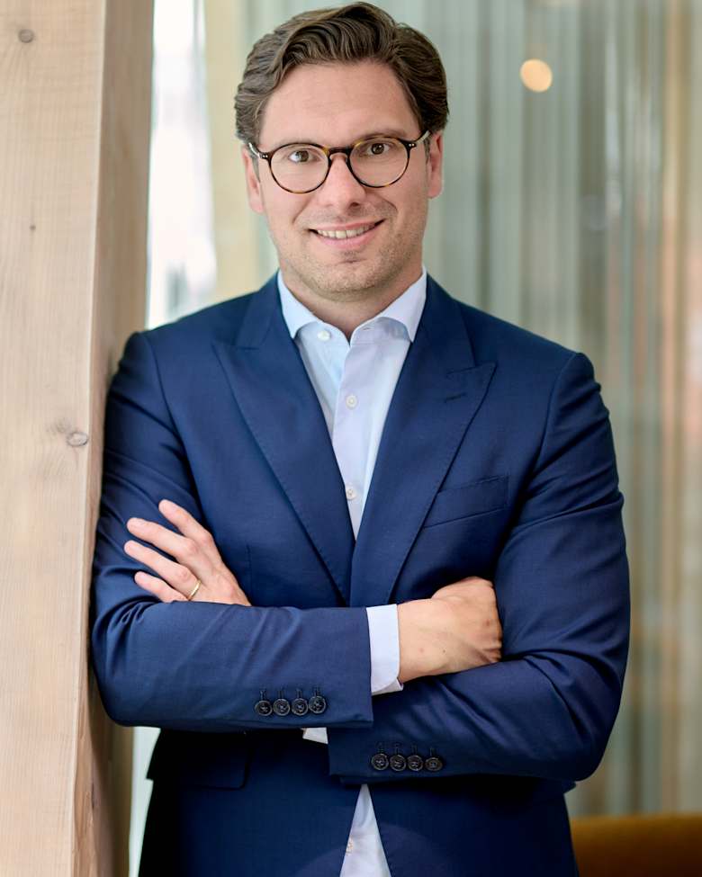 Portrait of Raphaël Van De Velde, Director, Office Agency at JLL in Brussels