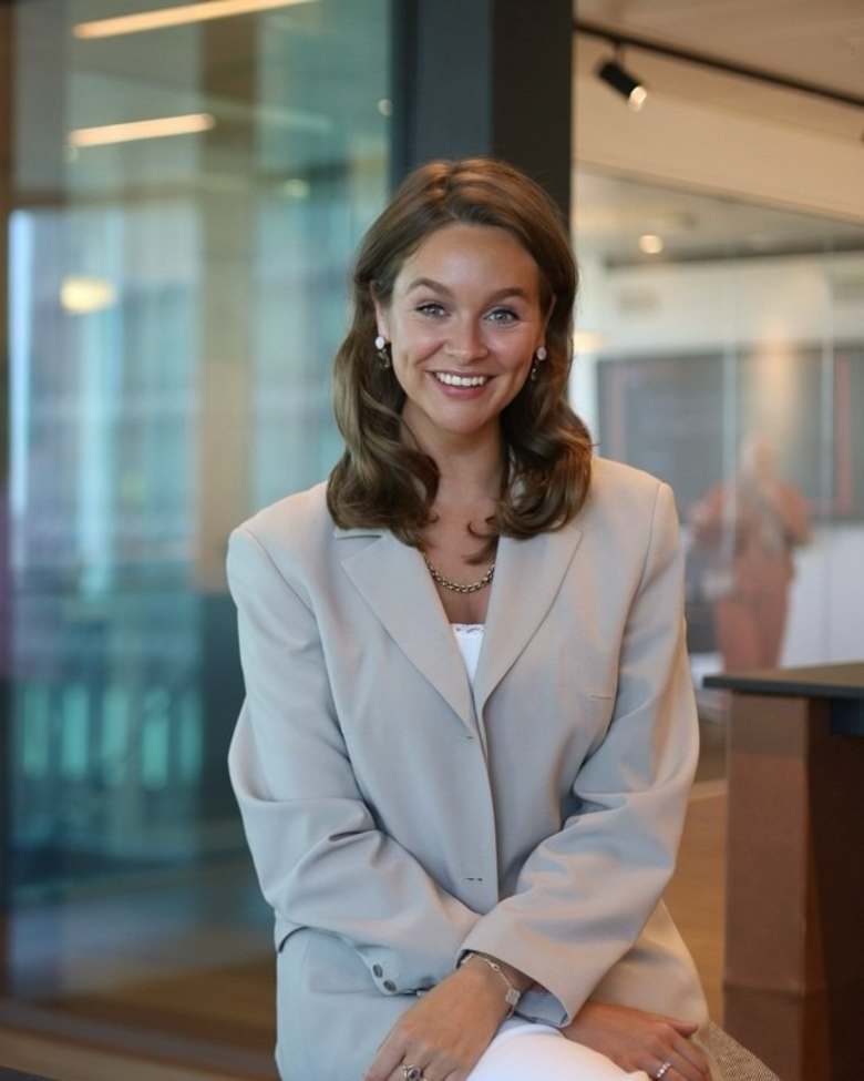 Portrait of Liliane Leversteijn, Consultant - Leasing Advisory Offices | Amsterdam at JLL in Amsterdam