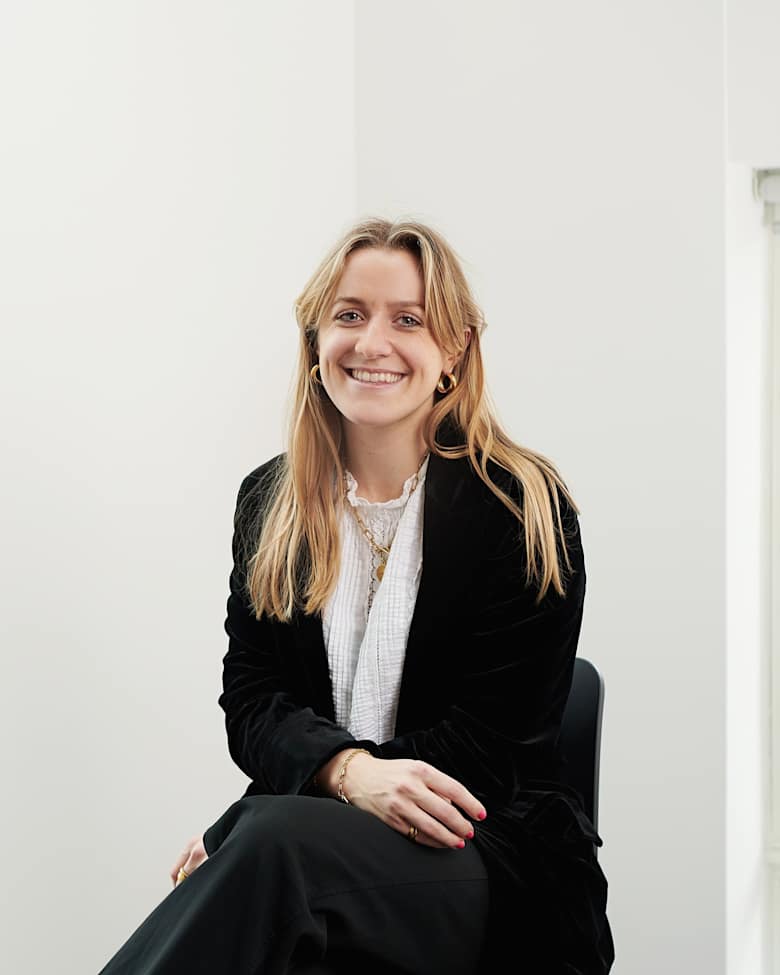Portrait of Isabel Thorneycroft, Graduate Surveyor at JLL in London